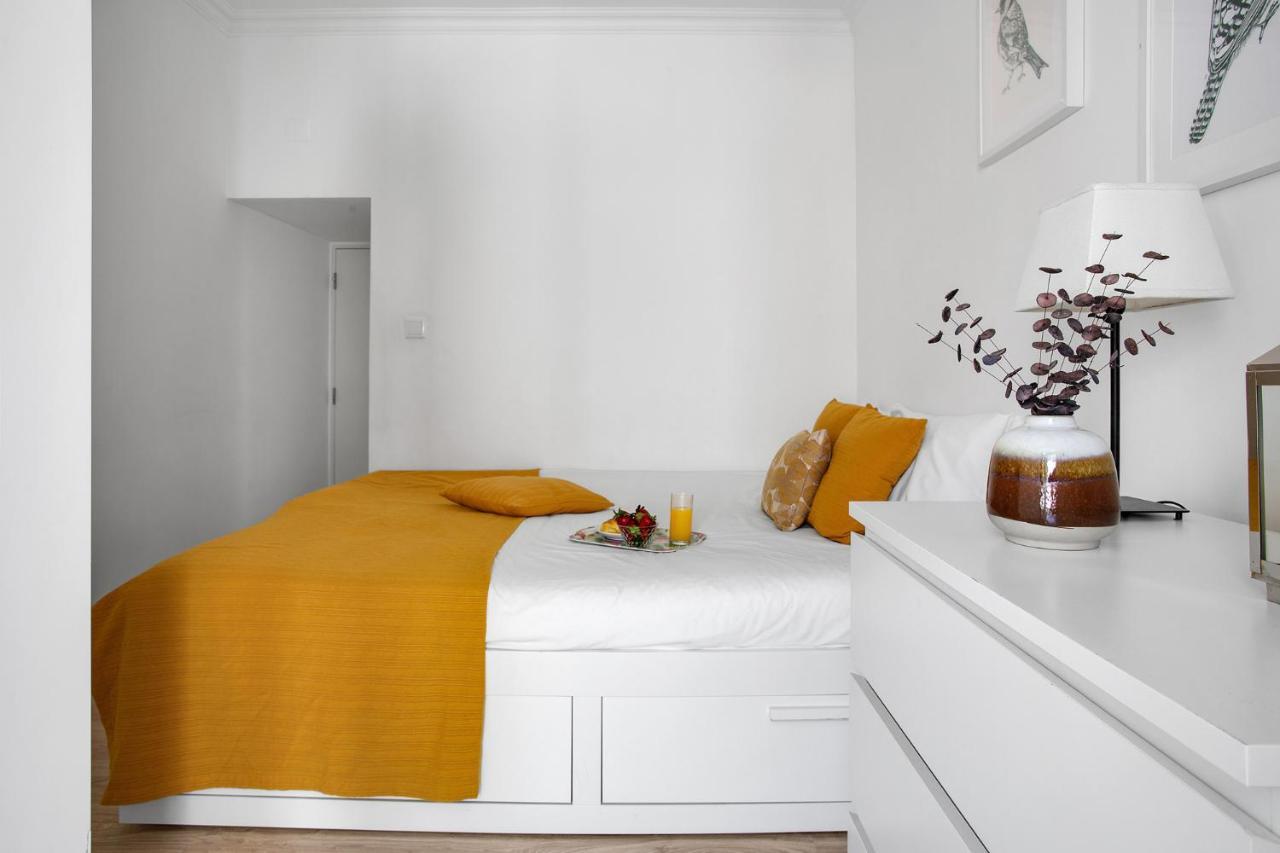 Modern 2 Bedroom Apartment In Estrela With Outside Terrace! Amazing For Families, Couples, Friends Lisboa Eksteriør billede